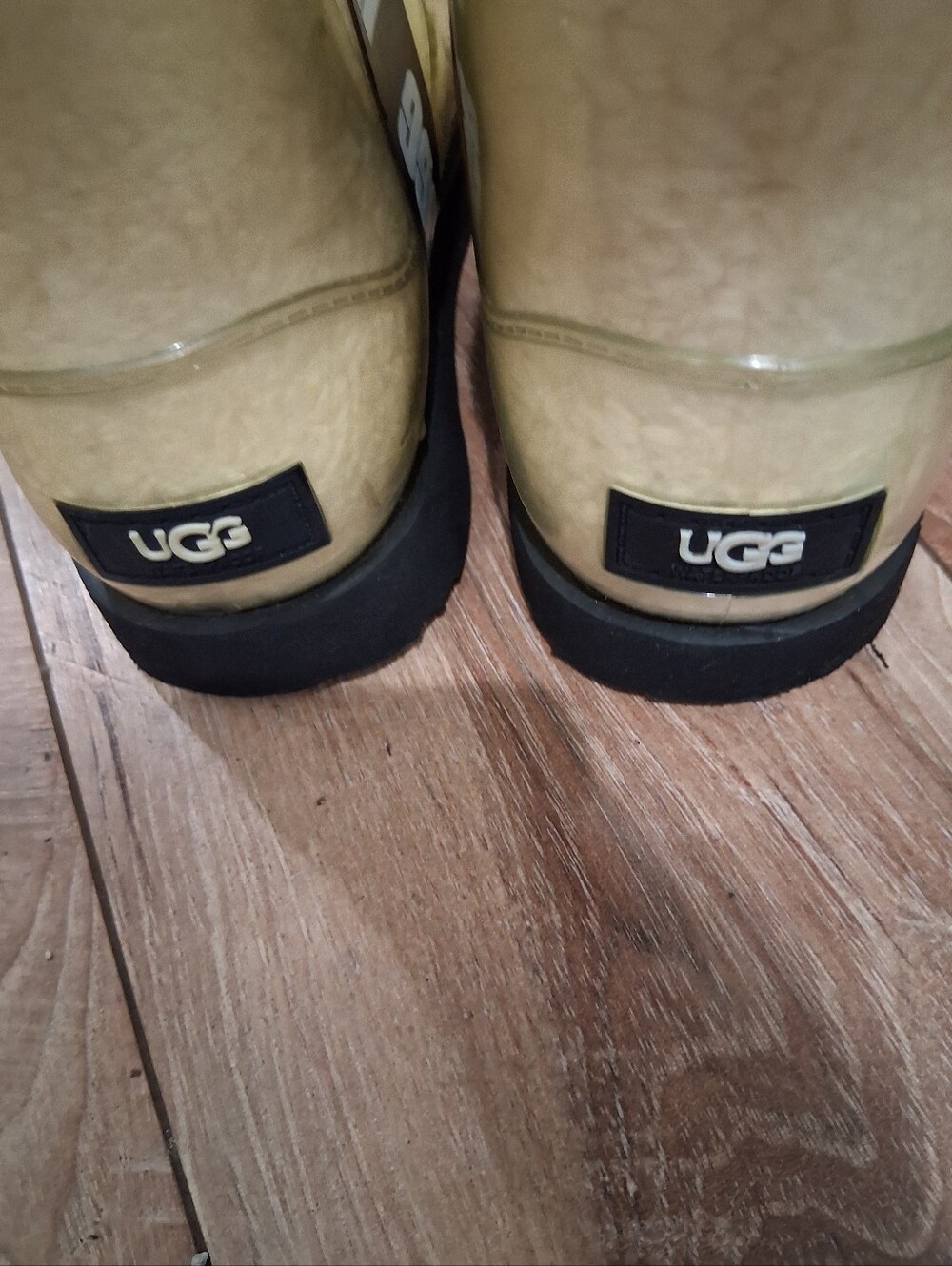 UGGS - Picture 8 of 10